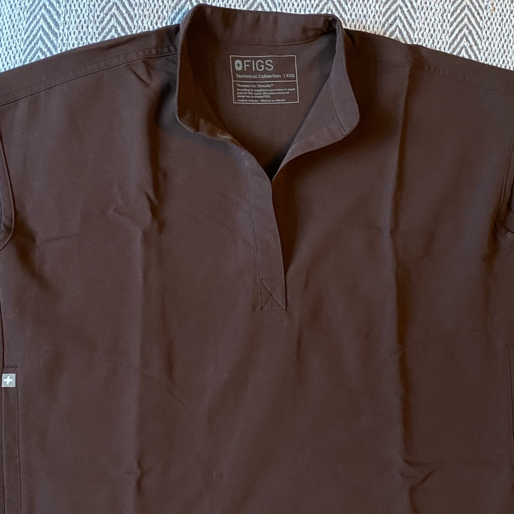 - Figs Rafaela scrub top, limited release color!